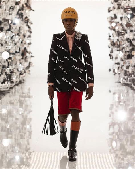 gucci balenciaga aria